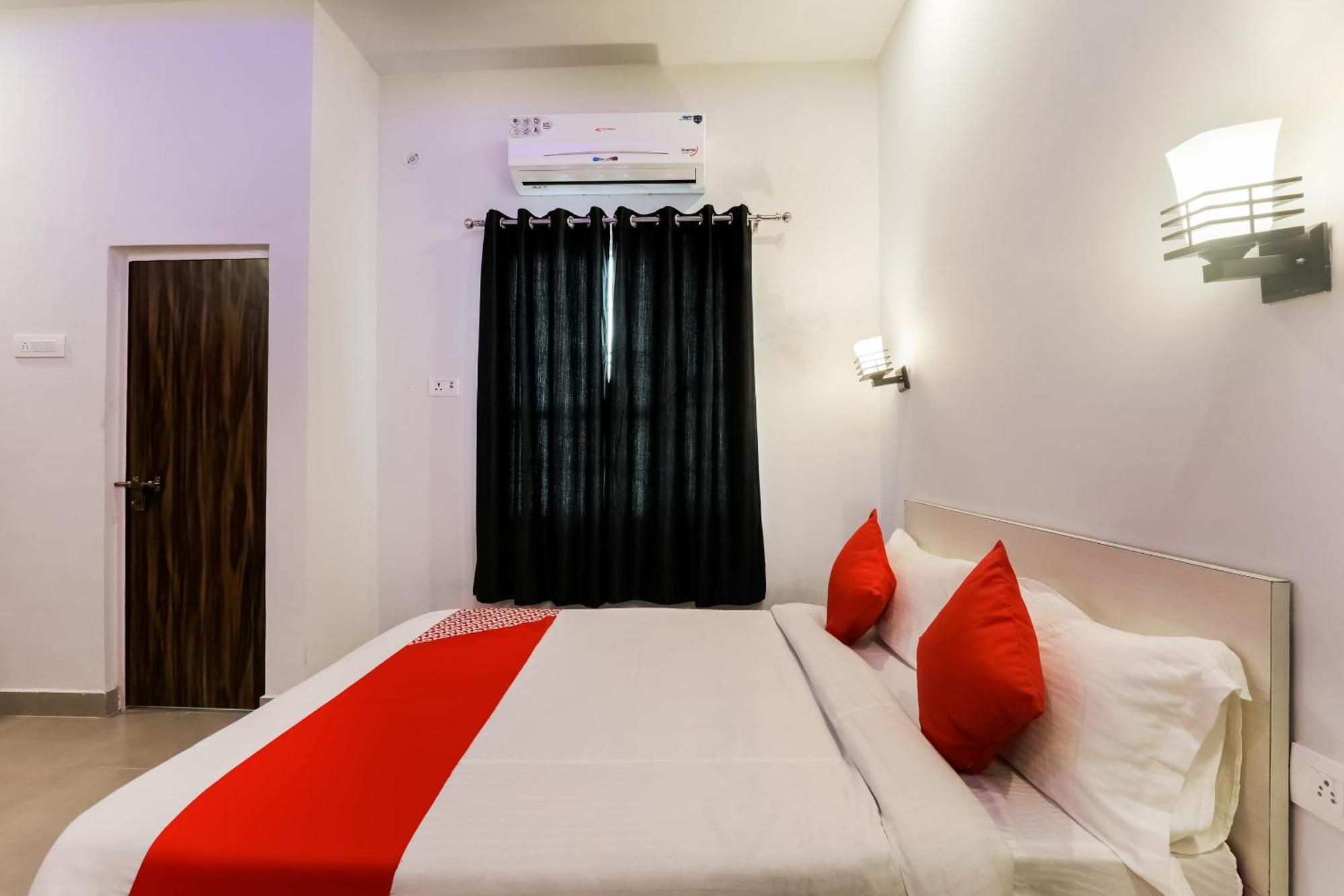 Collection O Sr Inn Chinhat Luaran gambar